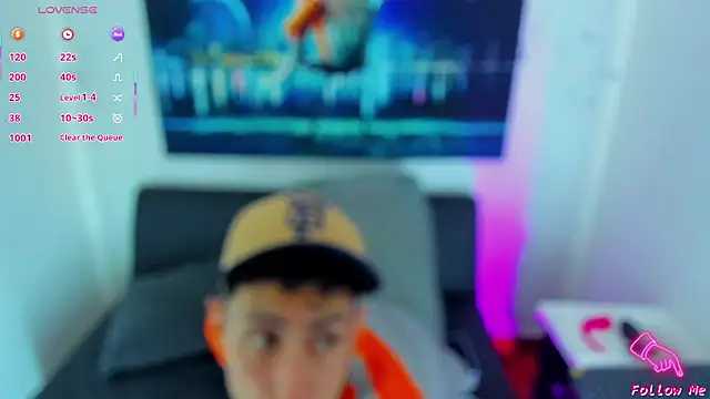 Snapshot of Piggy_Eddy chatting on November 2025 02:43:02 PM Piggy Eddy online show from November 2025 02:43:02 PM