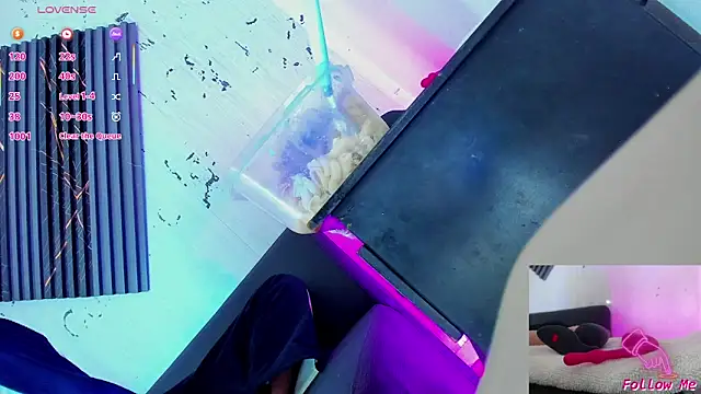 Snapshot of Piggy_Eddy chatting on November 2025 12:53:02 AM Piggy Eddy online show from November 2025 12:53:02 AM