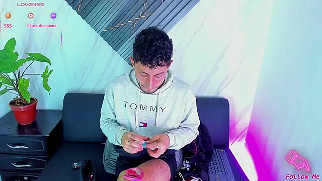 Snapshot of Piggy_Eddy chatting on November 2025 10:32:01 PM Piggy Eddy online show from November 2025 10:32:01 PM