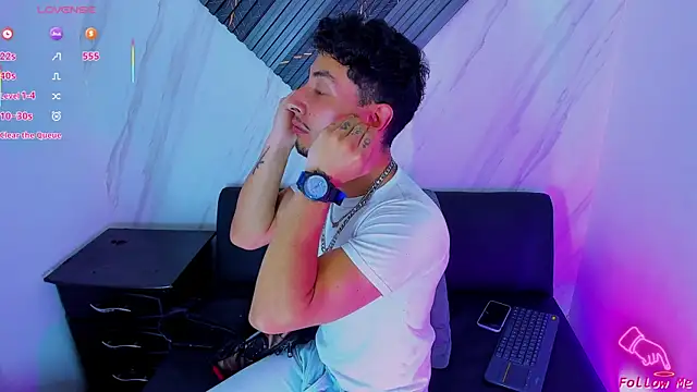 Snapshot of Piggy_Eddy chatting on December 2025 08:59:02 PM Piggy Eddy online show from December 2025 08:59:02 PM