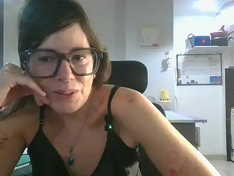 Snapshot of Calentandote chatting on April 2026 10:49:02 AM Calentandote online show from April 2026 10:49:02 AM