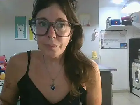 Snapshot of Calentandote chatting on April 2026 09:01:01 AM Calentandote online show from April 2026 09:01:01 AM