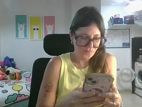 Snapshot of Calentandote chatting on April 2026 10:39:02 AM Calentandote online show from April 2026 10:39:02 AM