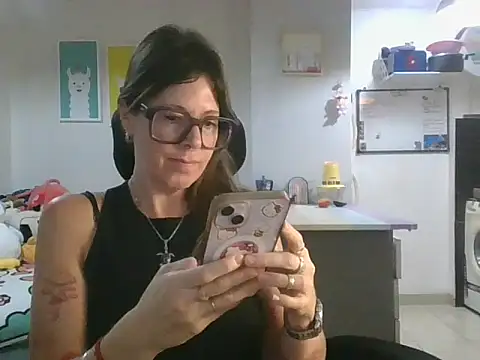 Snapshot of Calentandote chatting on April 2026 08:53:01 AM Calentandote online show from April 2026 08:53:01 AM