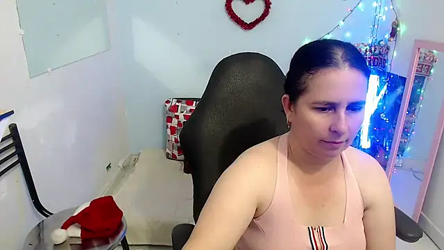 victoria jones online show from December 2025 02:45:02 PM