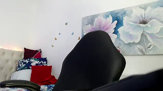 victoria jones online show from April 2026 01:39:01 PM