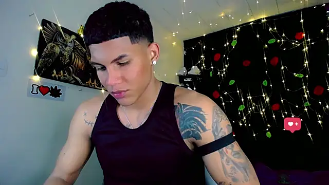 Snapshot of Damian_latinxxx chatting on January 2025 05:48:02 AM Damian latinxxx online show from January 2025 05:48:02 AM