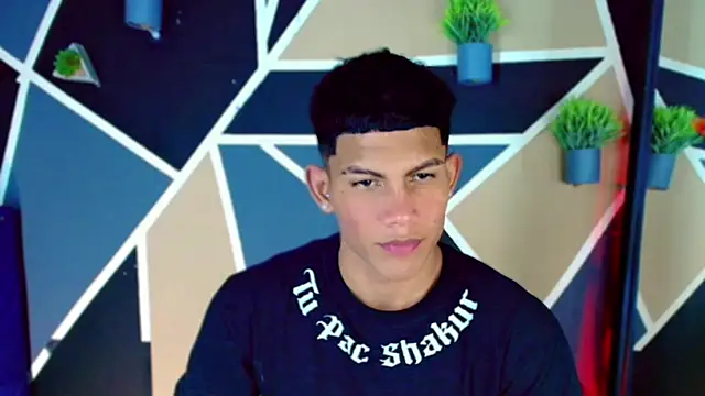 Snapshot of Damian_latinxxx chatting on February 2025 02:29:02 AM Damian latinxxx online show from February 2025 02:29:02 AM