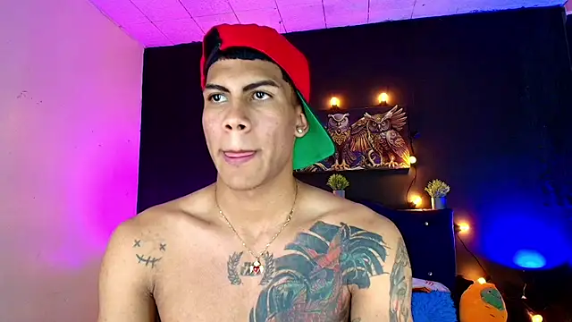 Snapshot of Damian_latinxxx chatting on March 2025 03:00:01 AM Damian latinxxx online show from March 2025 03:00:01 AM