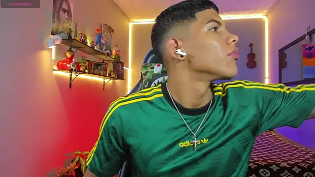 Snapshot of Damian_latinxxx chatting on July 2026 09:01:01 AM Damian latinxxx online show from July 2026 09:01:01 AM