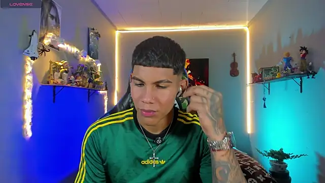 Snapshot of Damian_latinxxx chatting on July 2026 09:00:02 AM Damian latinxxx online show from July 2026 09:00:02 AM