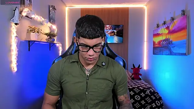 Snapshot of Damian_latinxxx chatting on July 2026 09:08:01 AM Damian latinxxx online show from July 2026 09:08:01 AM