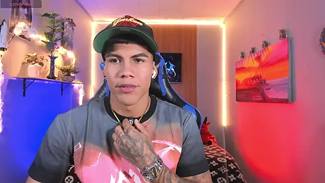 Snapshot of Damian_latinxxx chatting on August 2026 08:57:02 AM Damian latinxxx online show from August 2026 08:57:02 AM
