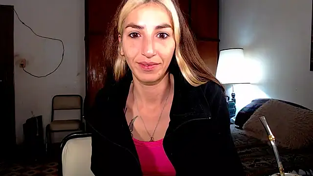 Snapshot of stephieval_ chatting on June 2026 07:33:02 AM stephieval online show from June 2026 07:33:02 AM