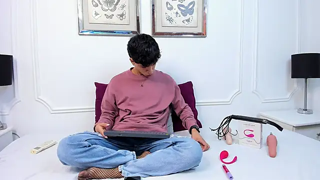 Santy carrington online show from December 2024 12:57:02 PM