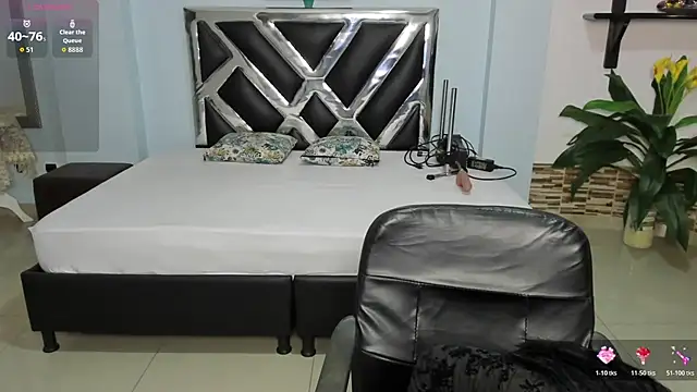 Snapshot of EroticAzir chatting on November 2025 03:17:01 AM EroticAzir online show from November 2025 03:17:01 AM