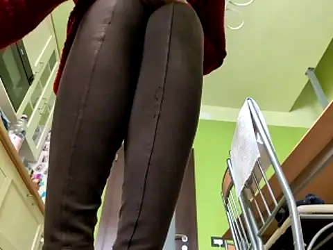 Snapshot of Milky_hairy_mommy chatting on March 2026 08:21:01 AM Milky hairy mommy online show from March 2026 08:21:01 AM