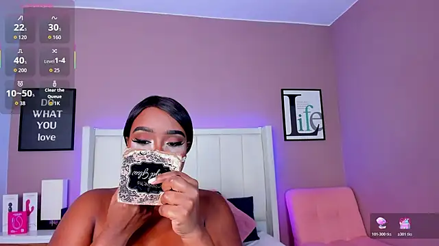 Britanymooree online show from October 2025 07:58:01 PM