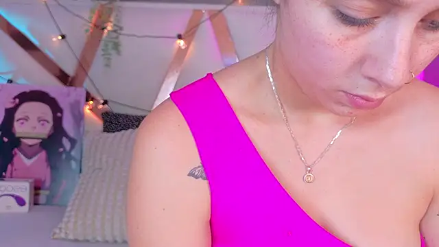 AmbarHills 1 online show from April 2026 11:43:01 AM