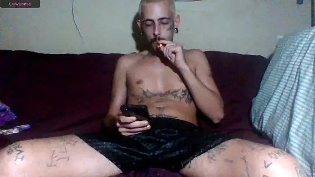 Snapshot of sellvageria chatting on April 2026 03:22:01 AM sellvageria online show from April 2026 03:22:01 AM