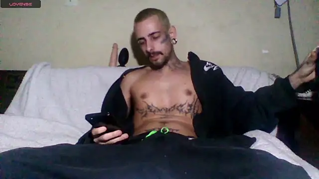 Snapshot of sellvageria chatting on May 2026 07:43:01 PM sellvageria online show from May 2026 07:43:01 PM