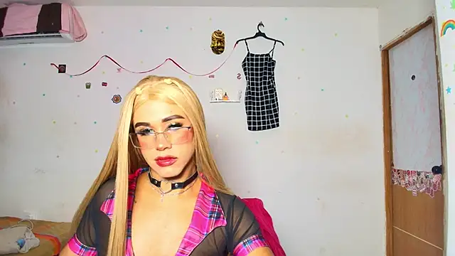 mia foxts online show from June 2026 06:34:01 AM