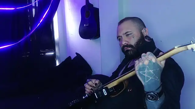 Snapshot of darkclothes chatting on December 2024 03:05:01 PM darkclothes online show from December 2024 03:05:01 PM