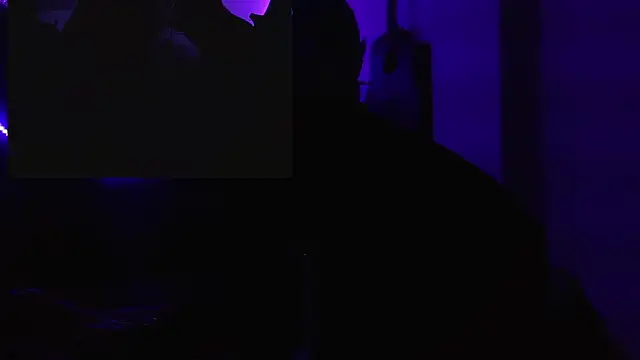 Snapshot of darkclothes chatting on December 2024 06:20:02 AM darkclothes online show from December 2024 06:20:02 AM