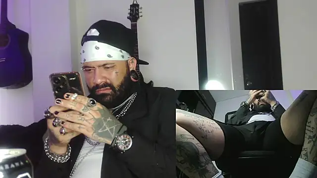 Snapshot of darkclothes chatting on December 2024 07:34:02 PM darkclothes online show from December 2024 07:34:02 PM