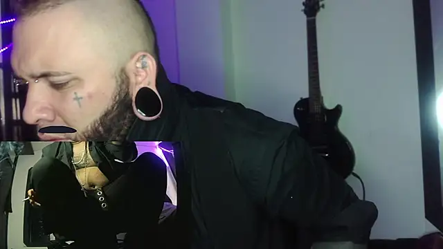 Snapshot of darkclothes chatting on January 2025 07:51:02 PM darkclothes online show from January 2025 07:51:02 PM