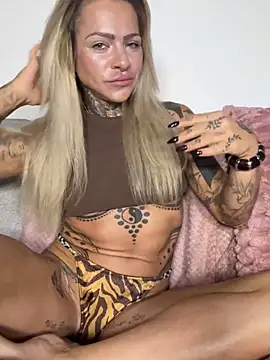 Divina X  online show from November 2025 06:46:02 PM