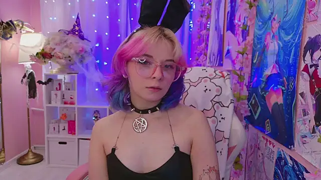 Coconut Mia online show from October 2025 05:25:02 PM