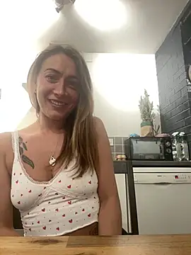 Snapshot of Pollypearson chatting on December 2024 11:06:02 PM Pollypearson online show from December 2024 11:06:02 PM