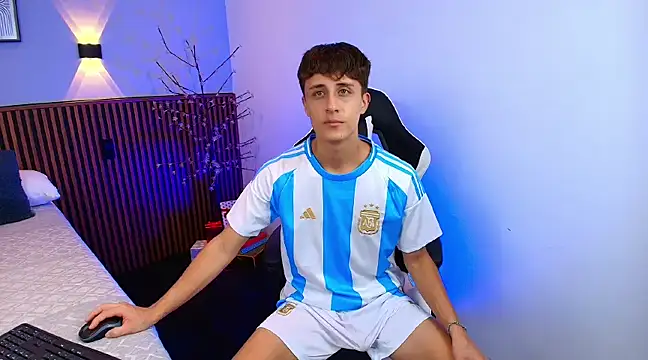 Snapshot of JoseloEvans chatting on January 2025 11:18:01 PM JoseloEvans online show from January 2025 11:18:01 PM