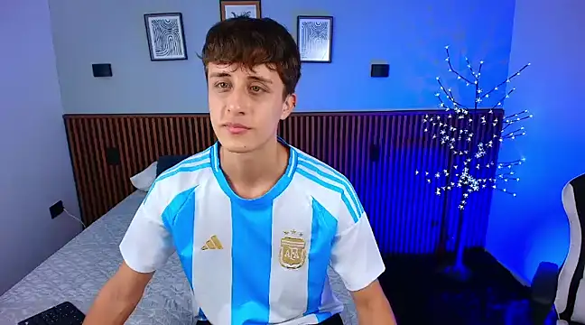 Snapshot of JoseloEvans chatting on January 2025 10:18:01 PM JoseloEvans online show from January 2025 10:18:01 PM