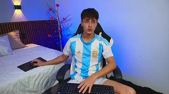 Snapshot of JoseloEvans chatting on March 2025 08:43:01 PM JoseloEvans online show from March 2025 08:43:01 PM