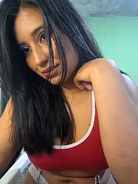 Snapshot of yuliparis chatting on December 2024 12:02:01 AM yuliparis online show from December 2024 12:02:01 AM