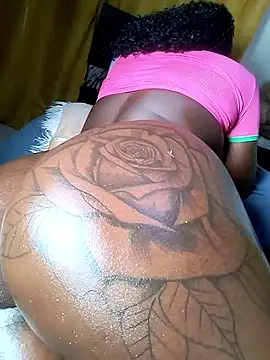 Hugemassivebootie online show from November 2025 08:00:01 PM