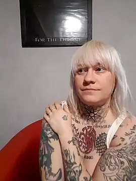 poussichienne online show from November 2025 01:44:02 PM