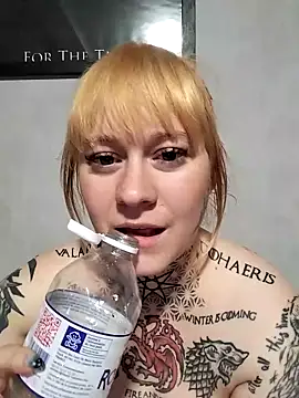 poussichienne online show from April 2026 03:26:02 PM