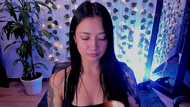 Snapshot of mariiana-diaz chatting on March 2025 01:10:02 PM mariiana-diaz online show from March 2025 01:10:02 PM