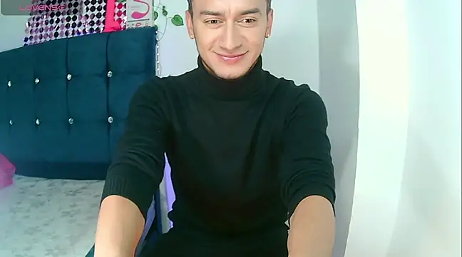 Snapshot of Kevin_Torres chatting on December 2024 02:37:02 AM Kevin Torres online show from December 2024 02:37:02 AM