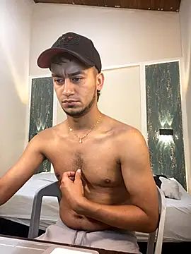 Snapshot of Kevin_Torres chatting on September 2025 01:44:02 PM Kevin Torres online show from September 2025 01:44:02 PM