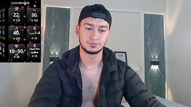 Snapshot of Kevin_Torres chatting on October 2025 02:05:01 PM Kevin Torres online show from October 2025 02:05:01 PM