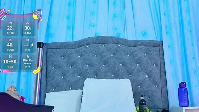 AuraRoss online show from October 2025 07:11:02 PM