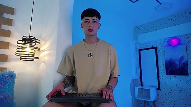 Steev Novoa online show from February 2025 04:40:01 AM