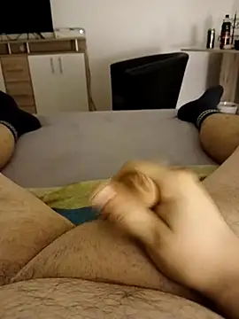 Snapshot of BennoSingle chatting on December 2025 05:41:02 PM BennoSingle online show from December 2025 05:41:02 PM