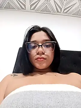 -VICKKY online show from October 2025 02:04:01 PM