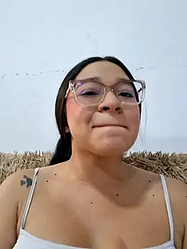 Snapshot of -VICKKY chatting on May 2026 01:41:01 PM -VICKKY online show from May 2026 01:41:01 PM