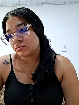 Snapshot of -VICKKY chatting on May 2026 01:28:01 PM -VICKKY online show from May 2026 01:28:01 PM
